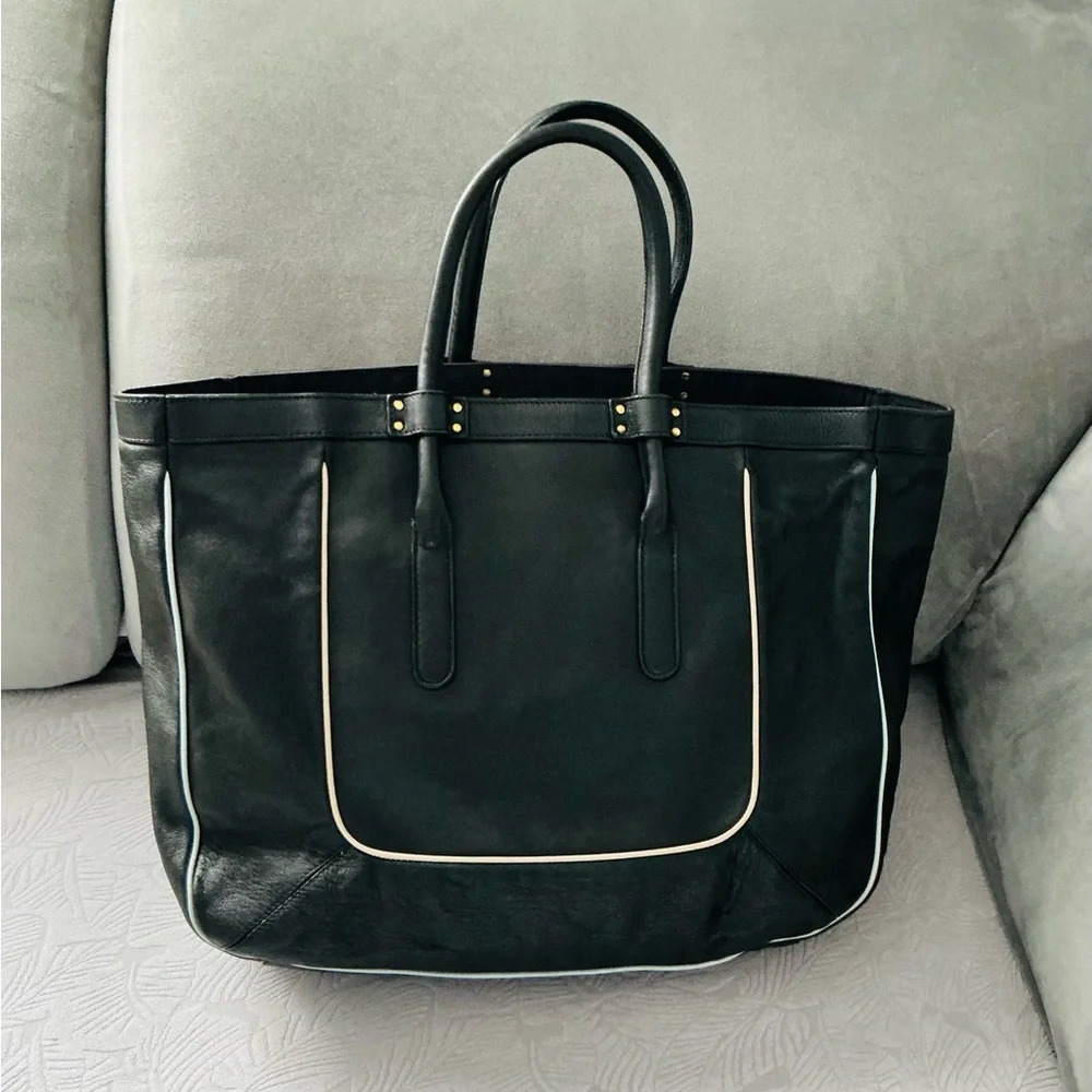 Authentic CHLOE spacious tote bag 🖤🤍🖤🤍